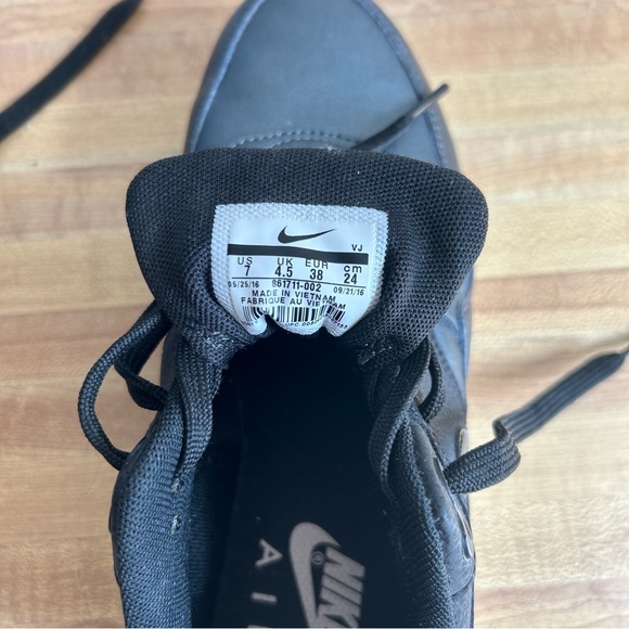 Nike Air Max 1 Ultra SE Women Running Shoes - Picture 6 of 7